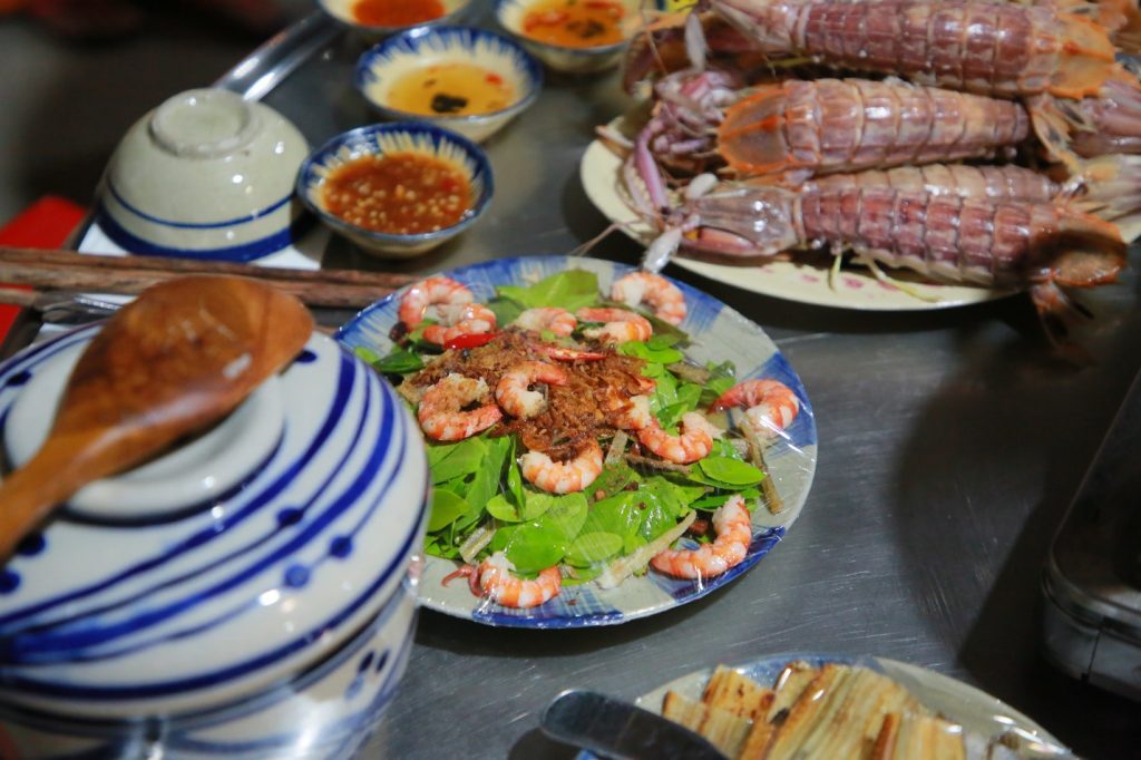 Ẩm thực tại Thiềng Liềng