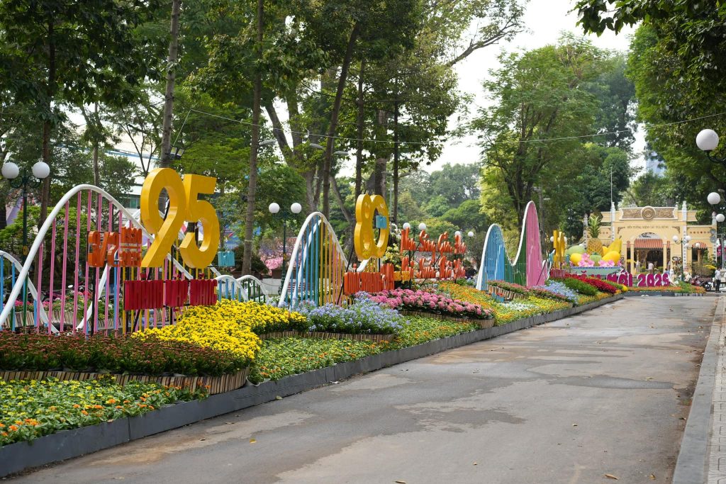 Hội hoa xuân Tao Đàn - điểm vui chơi Tết ở Sài Gòn rực rỡ