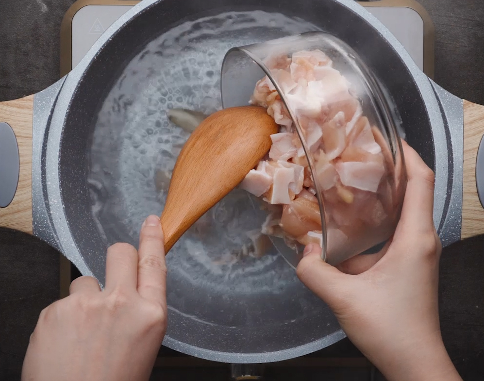 Sụn gà tươi cho món lẩu sụn gà nấm