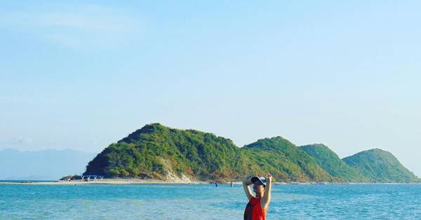 Hít thở bầu không khí trong lành giữa biển.