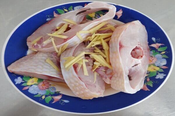 Sơ chế cá diêu hồng kho tiêu