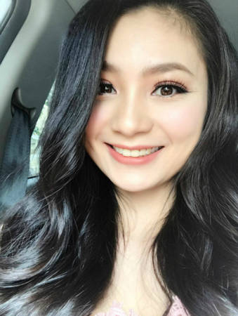 Diệu Hương là diễn viên rất được yêu thích qua các bộ phim chiếm sóng giờ vàng cách đây vài năm, gần đây nhất là bộ phim "Bánh đúc có xương" từng gây ra cơn sốt trên sóng truyền hình. Hiện nay, cô ít tham gia vào các dự án phim mà dành thời gian chăm sóc chồng con và công việc kinh doanh. Diệu Hương còn nổi tiếng là một "mẹ đảm vợ hiền" khi thường xuyên chia sẻ các công thức nấu ăn và mẹo vặt gia đình được nhiều người hưởng ứng.