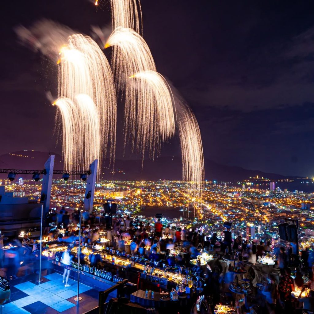 Xem pháo hoa DIFF 2025 ở quán rooftop Đà Nẵng