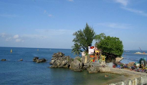Dinh Cậu nhìn từ trên cao.