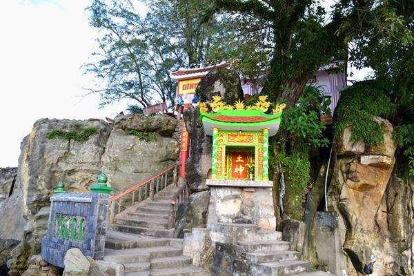 .. và trải qua 29 bậc thang uốn lượn.