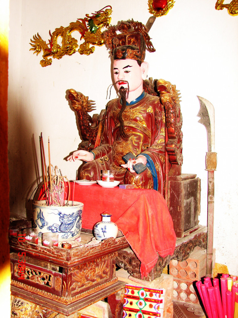 Tượng thành hoàng Vũ Hoàng Đào tại đình Hưng Học
