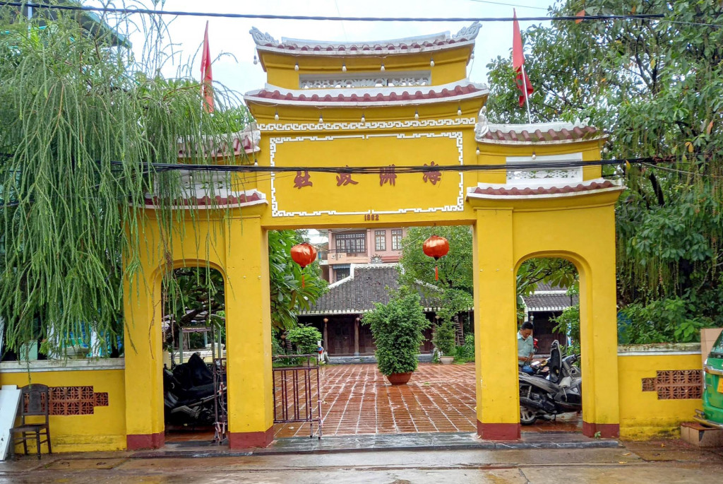 Cổng đình làng Hải Châu được thiết kế cổ kính