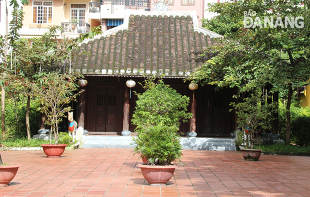 Sân đình làng Hải Châu rêu phong