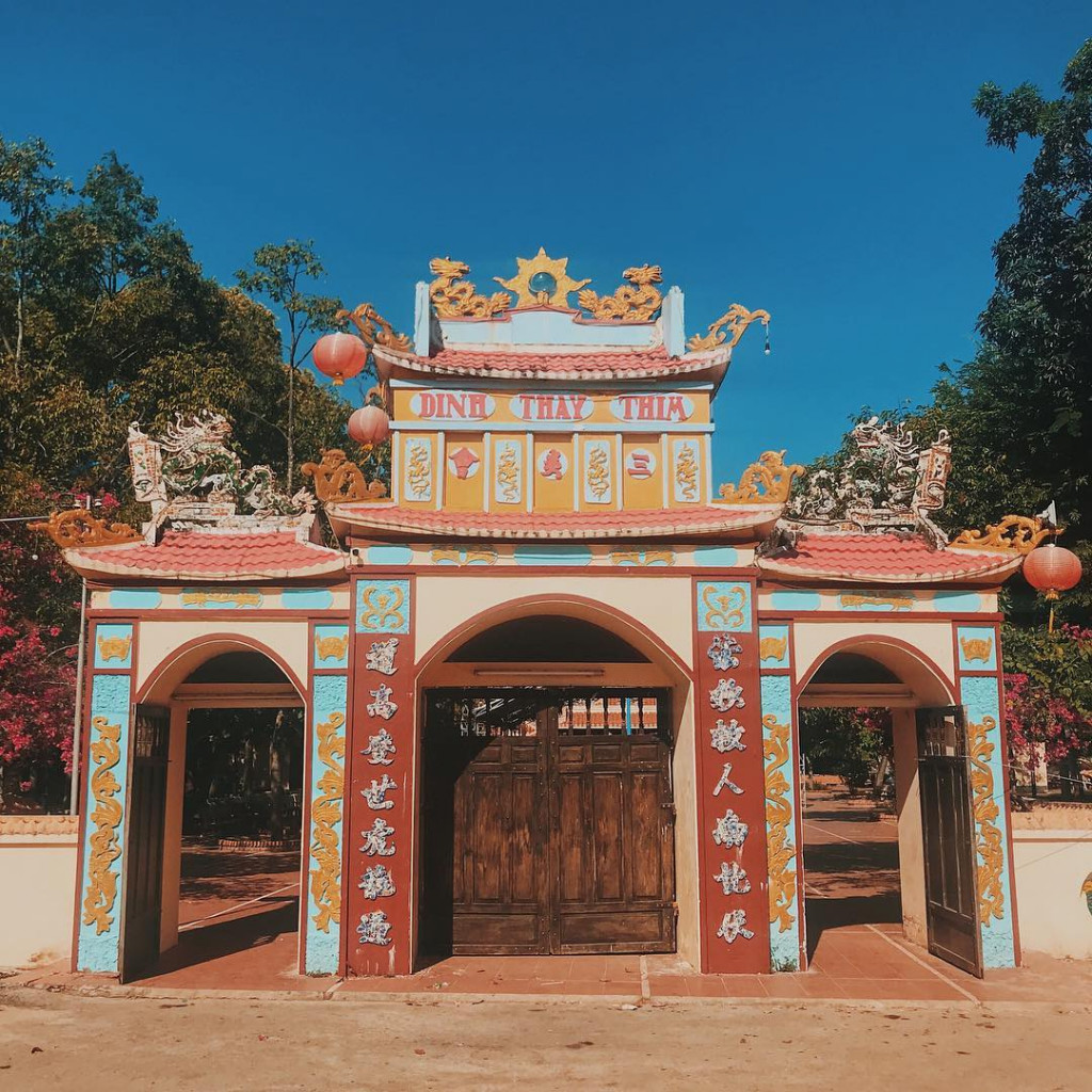 Dinh Thầy Thím Bình Thuận linh thiêng