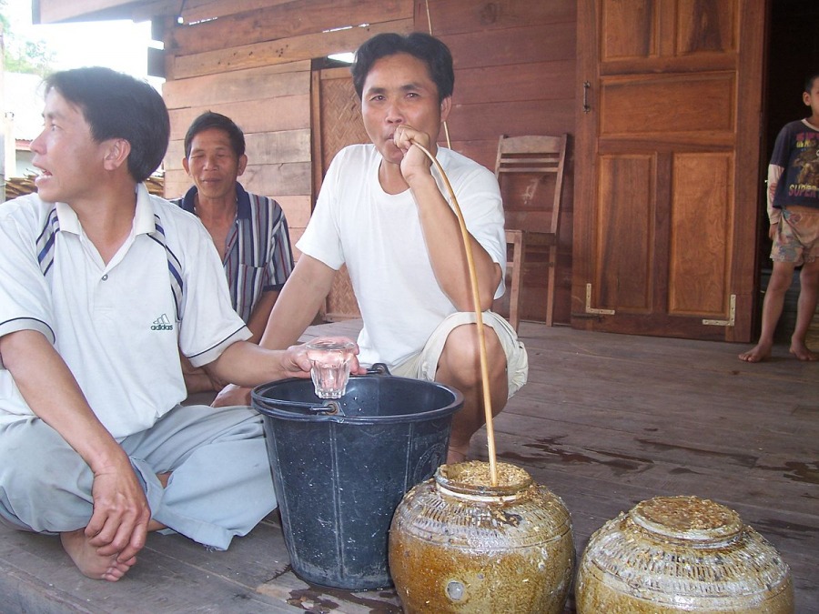 Rượu cần Lao-Hai - đồ uống đặc sắc ở Lào