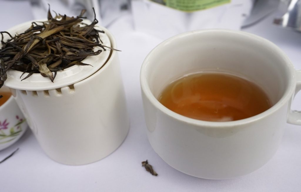 Người Lào thưởng thức trà hàng ngày