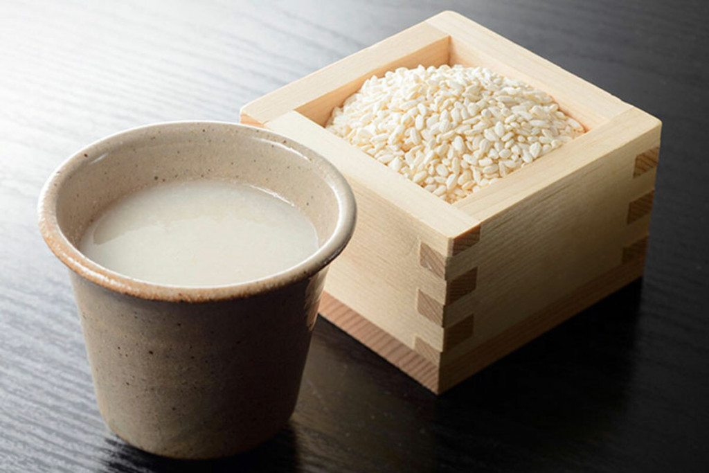 Amazake chứa B6, axit folic (bổ máu), axit ferulic (tác dụng chống lão hóa), chất xơ, nhiều glucose không chứa gluten và được người dân ví như "thần dược". Ảnh: Abc1234/Shutterstock.