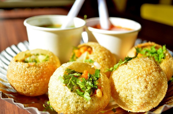 doc-dao-mon-banh-duong-pho-pani-puri-o-an-do-ma-du-khach-nao-cung-muon-mot-lan-nem-thu-ivivu-4