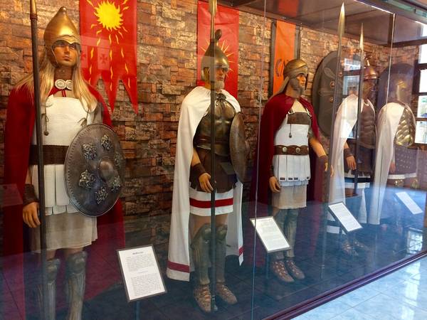Vũ khí và trang phục Hoplite tại bảo tàng vũ khí cổ Robert Taylor