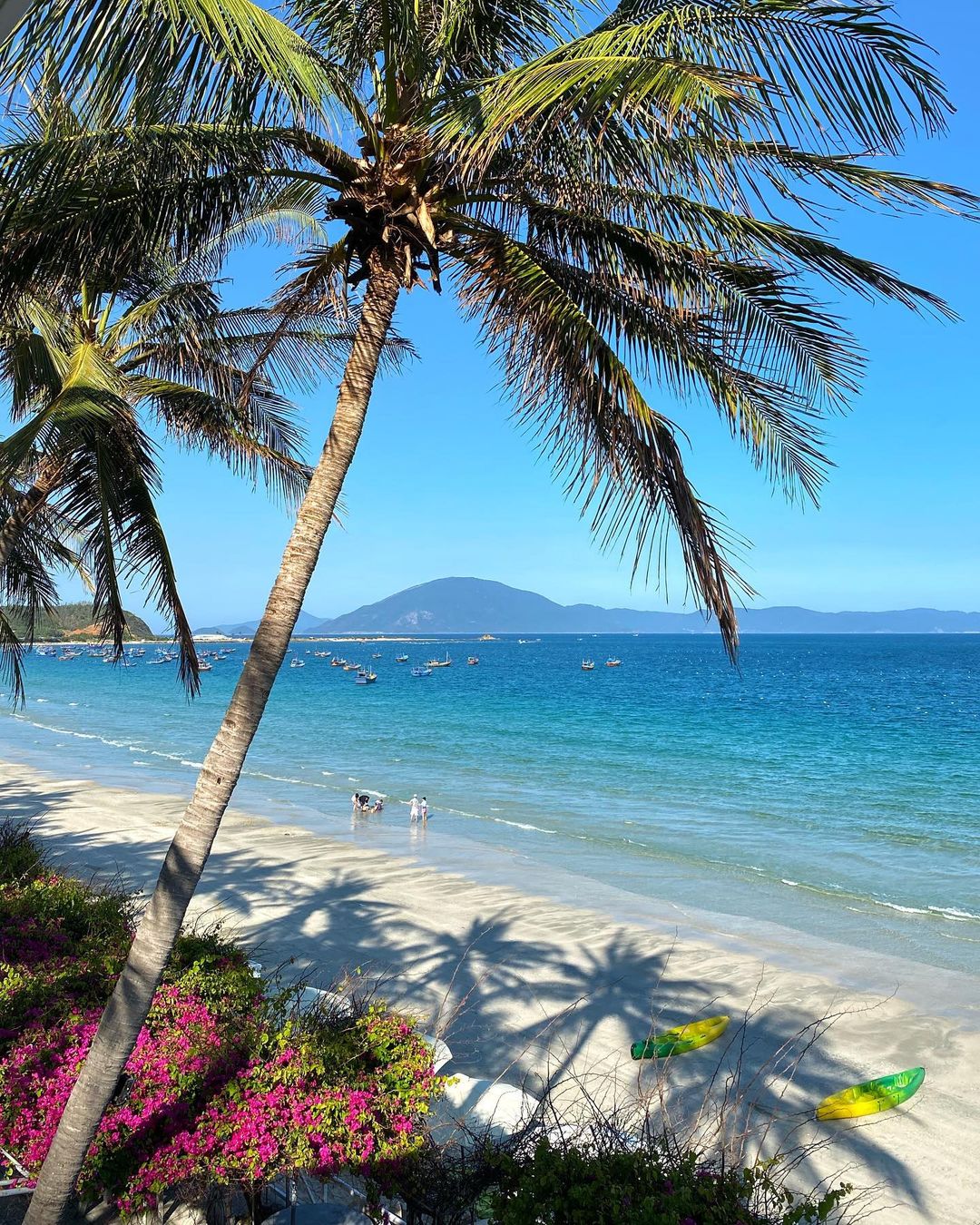 Bãi biển Dốc Lết thơ mộng gần Gành Nhảy Ninh Vân