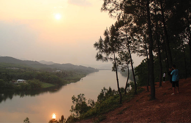 Hoàng hôn nhuộm đỏ đồi Vọng Cảnh