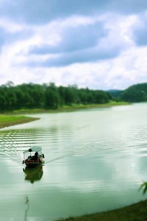 Trước kia núi Voi có tên gọi là núi Rowas, vốn là hiện thân của hai con voi ở vùng La Ngư Thượng đi dự lễ cưới của nàng Bian và chàng Lang. Khi đến đồi Cà Đắng, nay gọi là đèo Prenn thì nghe tin chàng Lang và nàng Bian qua đời.