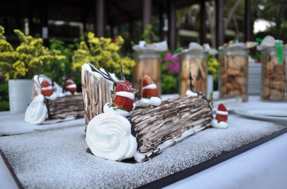 Du khách sẽ được thưởng thức bánh kem truyền thống cho dịp lễ đặc biệt tại Romana Resort Phan Thiết