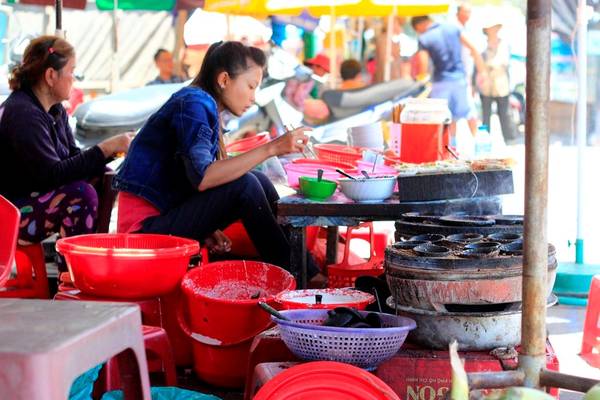 Ăn vặt giá rẻ tại chợ đêm đảo Bình Ba