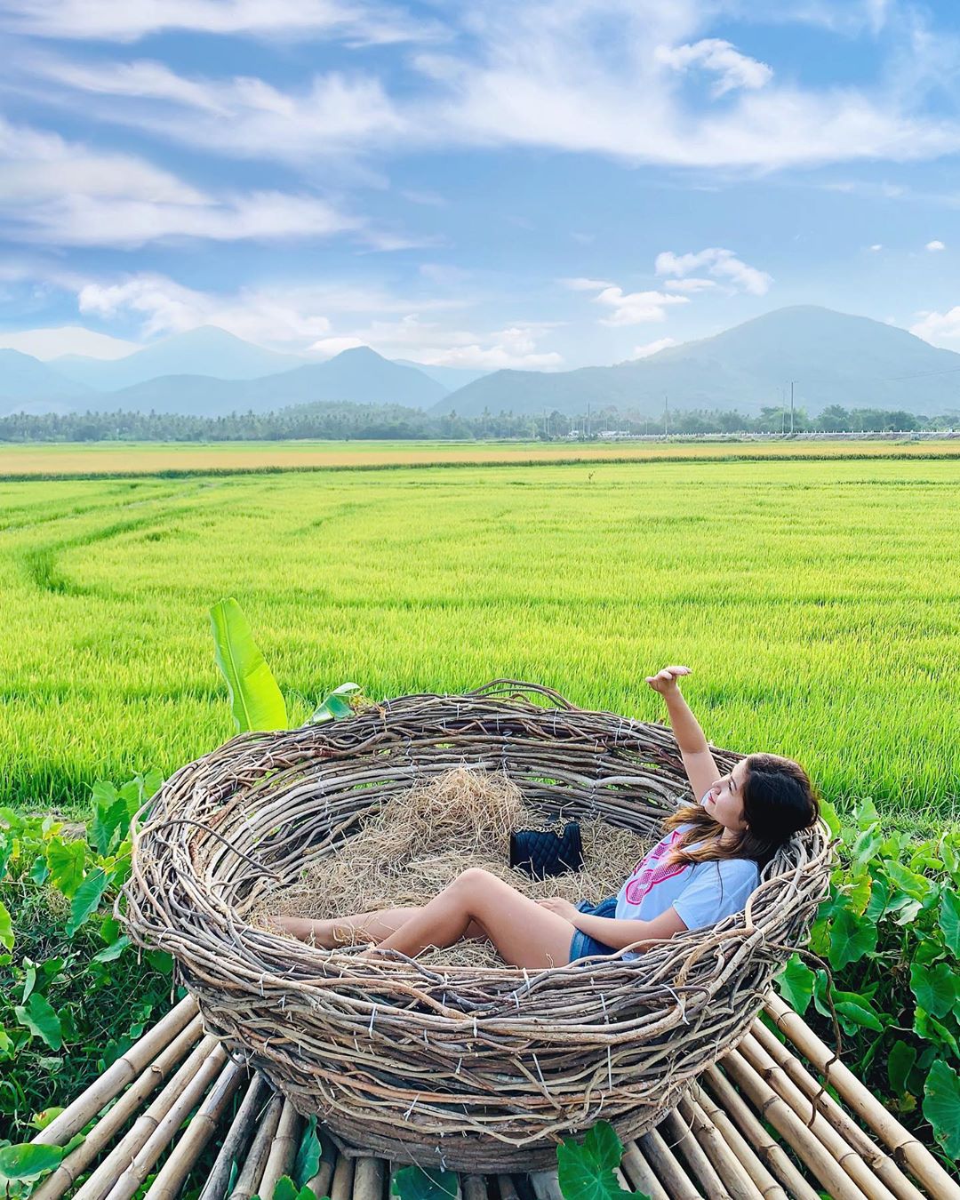 Khách du lịch check-in tại Đồng Cừu Suối Tiên Cam Ranh