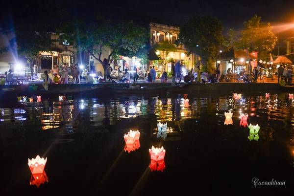 Sông Hoài Hội An về đêm