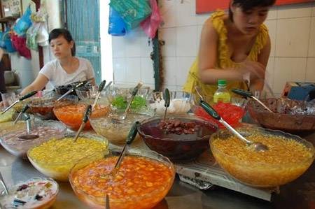 Món ngon du lịch Hà Nội - Chè Xuka ngõ chợ Đồng Xuân