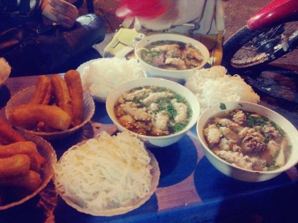 Ẩm thực du lịch Hà Nội - Bún măng mọc tiết hấp dẫn