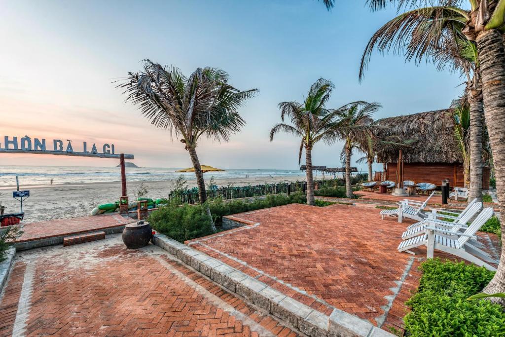 Hòn Bà Lagi Beach Resort - khu nghỉ dưỡng có tầm nhìn đẹp ra đảo hòn Bà.