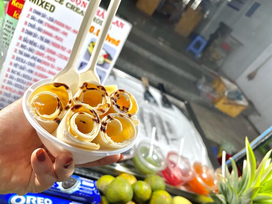 Quà lưu niệm chợ đêm Dương Đông
