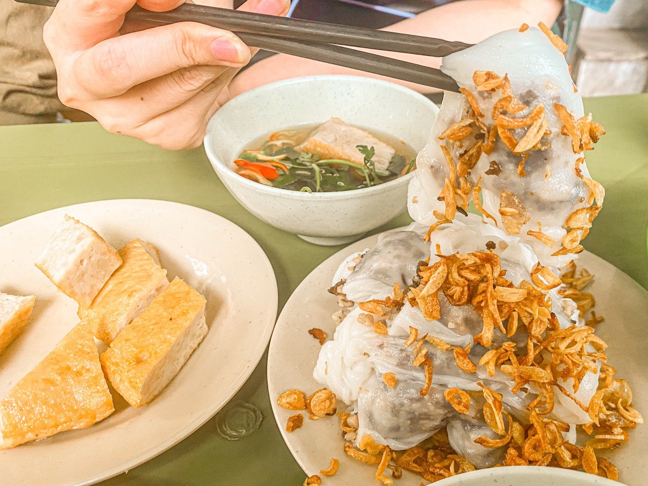 Bánh cuốn hấp dẫn khi du lịch Việt Nam