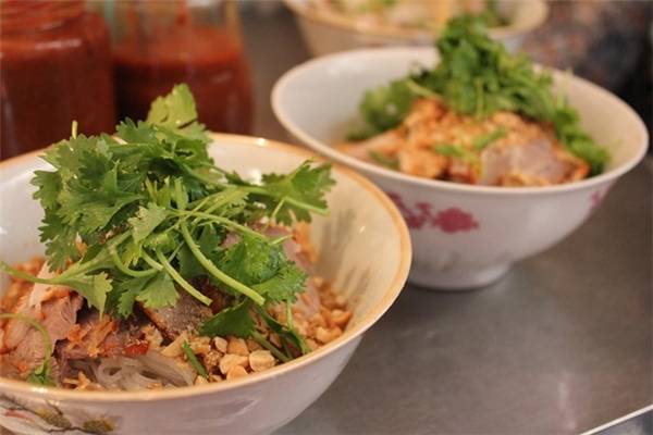 Phở tíu món ngon 36 phố phường Hà Nội tại phố Cầu Gỗ