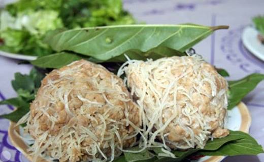 Nem tai món ngon 36 phố phường Hà Nội tại phố Hàng Thùng