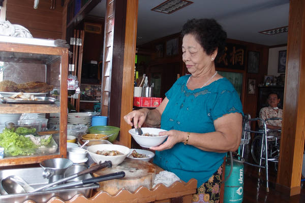 Ẩm thực Bangkok - Kway Chap ven sông
