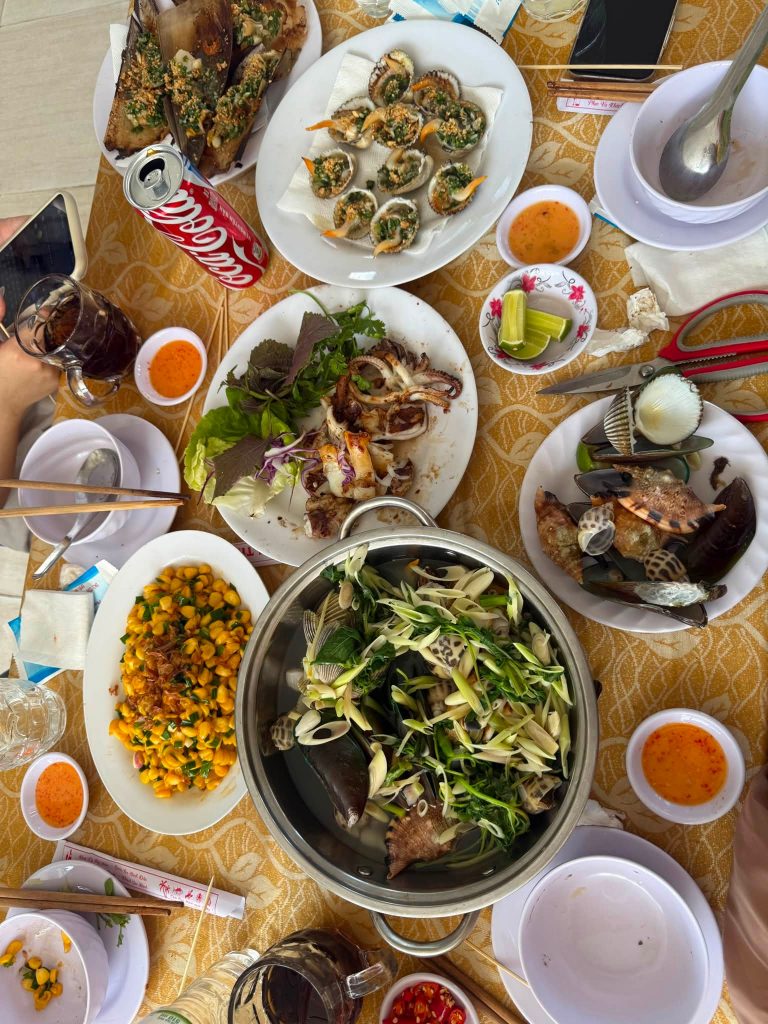 Hải sản tươi ngon khi du lịch biển Dốc Lết