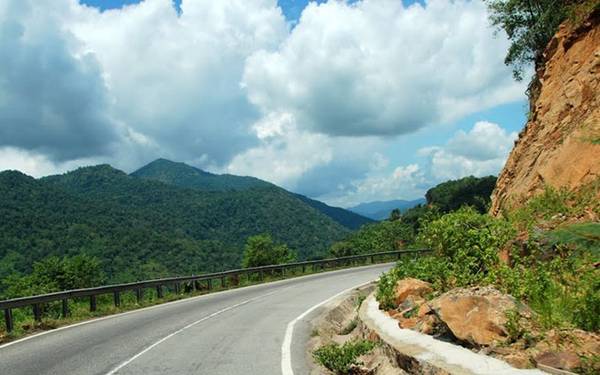 Trong các ngọn đèo bạn phải chinh phục để Đà Lạt, đèo Bảo Lộc được coi là cung đường lý tưởng thách thức các tín đồ yêu thích khám phá và chinh phục. Ảnh: Baoloc.net.