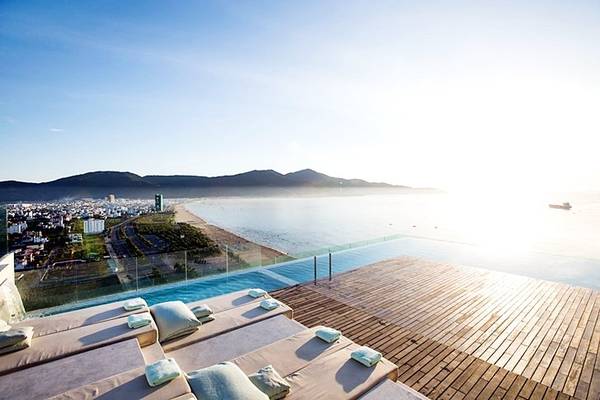 Hồ bơi tràn biển Đà Nẵng view bình minh và hoàng hôn