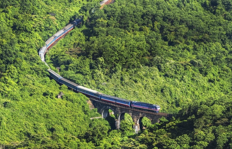 Cung đường sắt Hải Vân ranh giới giữa Đà Nẵng và Huế
