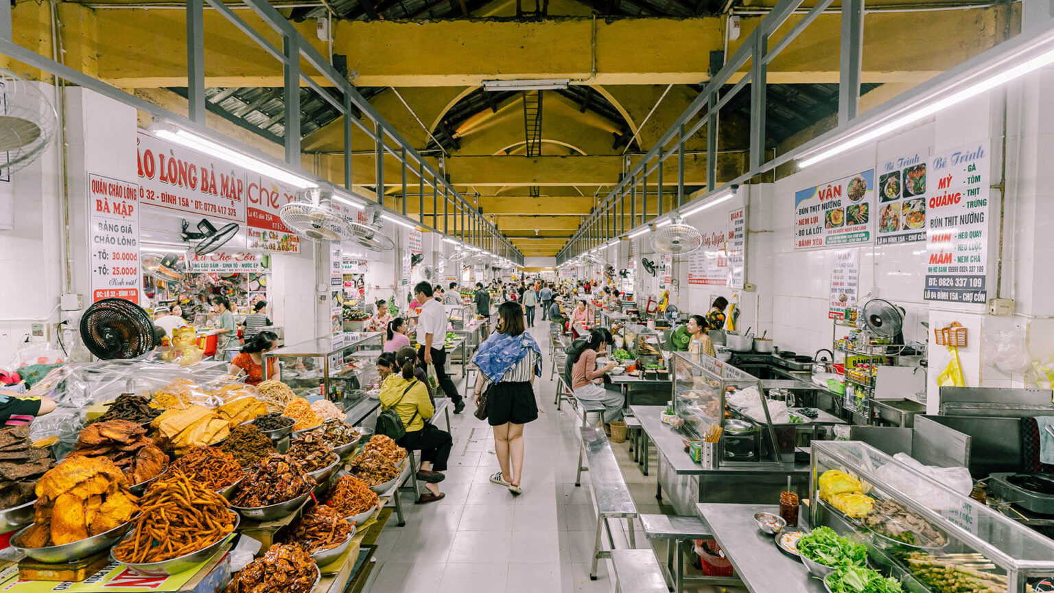 Ẩm thực đa dạng tại chợ Cồn