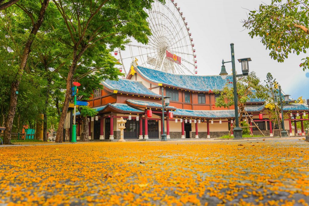 Mùa hoa trong khuôn viên Đà Nẵng Downtown