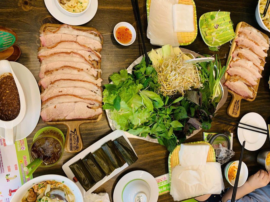Mâm đặc sản miền Trung hấp dẫn du khách