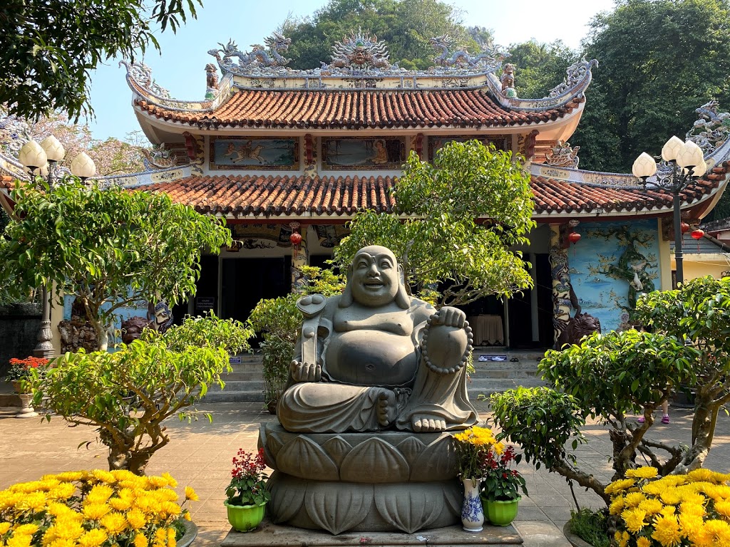 Tượng Phật Di Lạc chùa Tam Thai Đà Nẵng bằng sa thạch