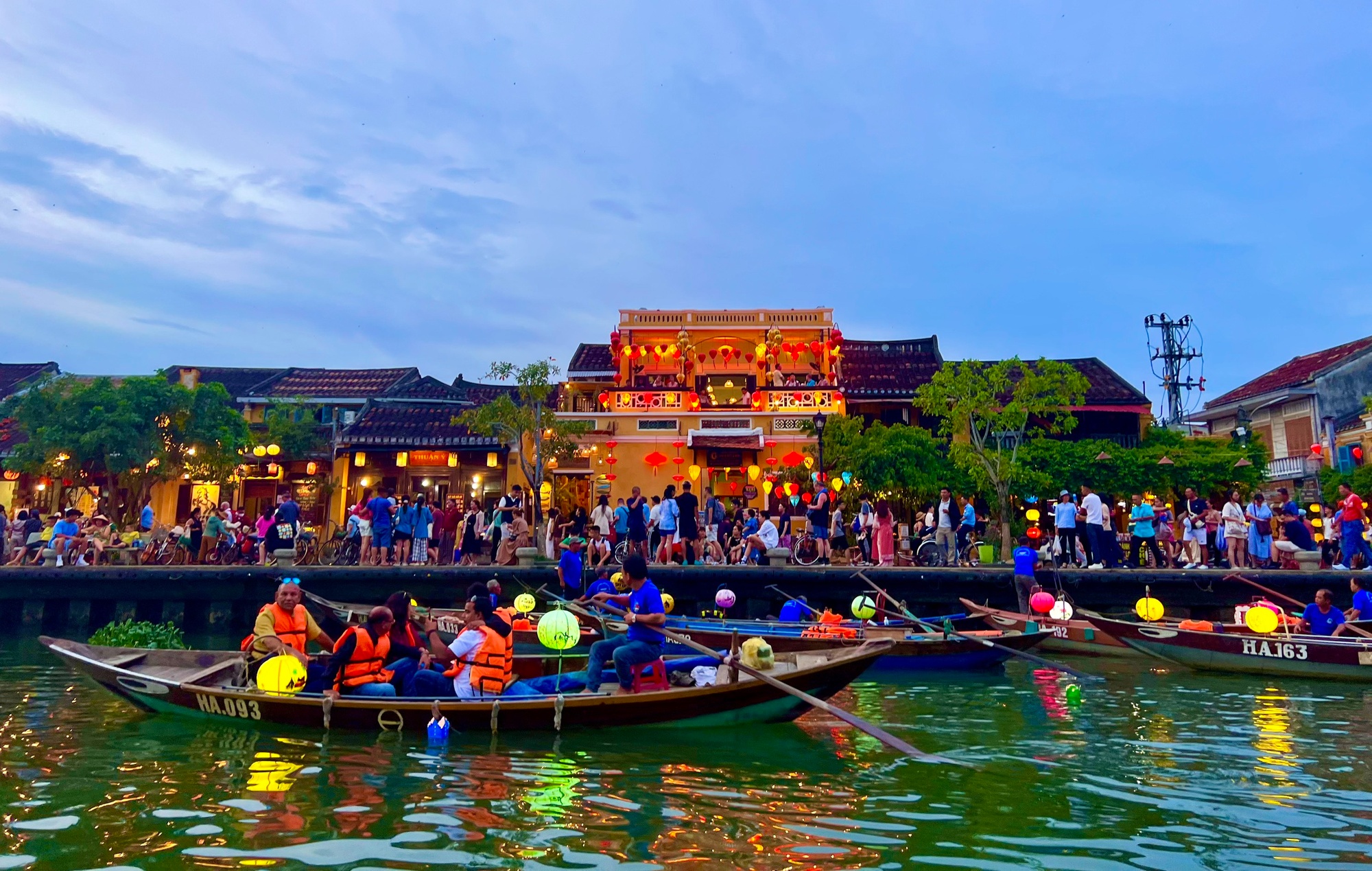 Phố cổ Hội An mộc mạc cổ kính