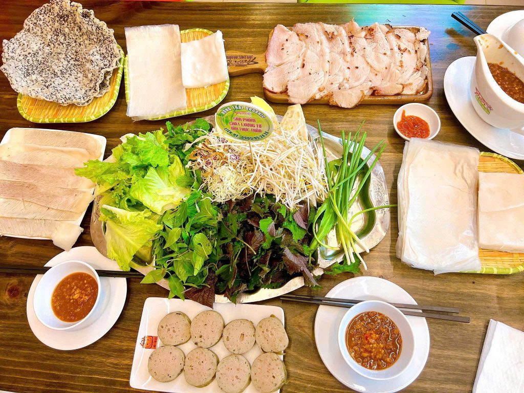 Bánh tráng cuốn thịt heo hai đầu da