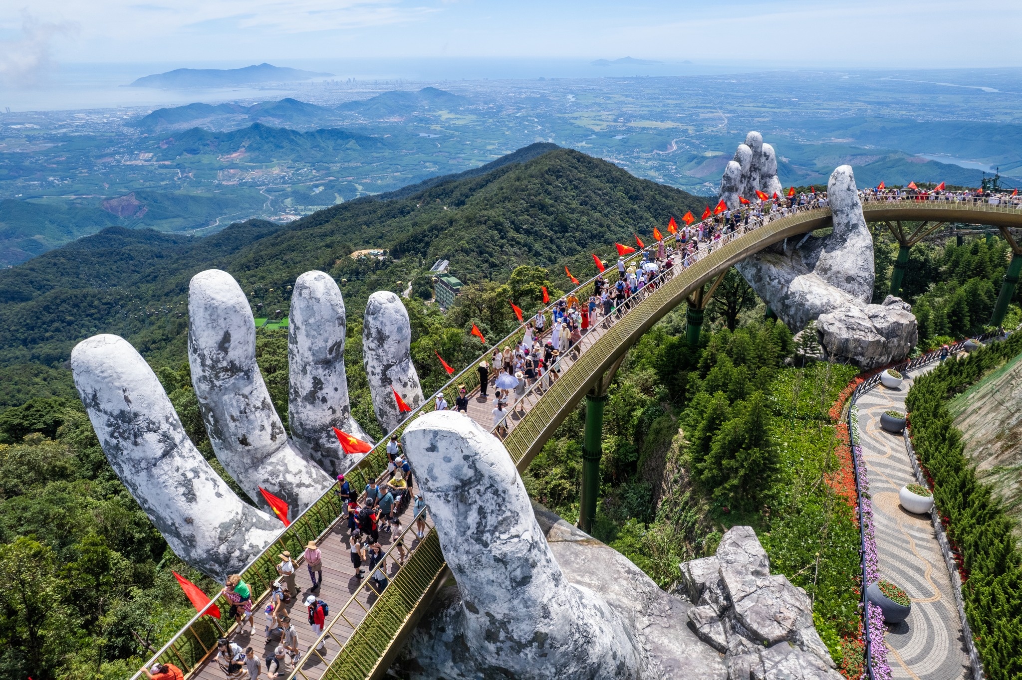 Check in Cầu Vàng Bà Nà Hills