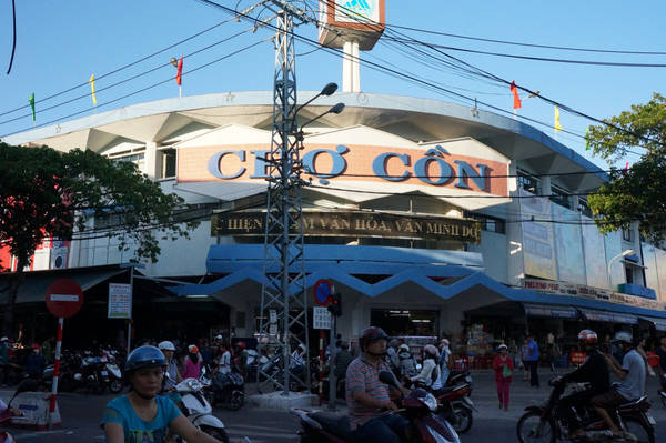 Chợ Cồn là khu mua bán lớn nhất TP. Đà Nẵng và khu vực miền Trung. Ảnh: dananghoian.com