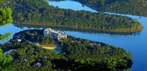 Vẻ đẹp của Dalat Edensee Lake Resort & Spa nhìn từ trên cao.
