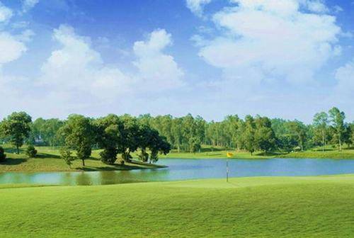 Sân golf Đồng Mô - địa điểm du lịch gần Hà Nội lý tưởng cho gia đình
