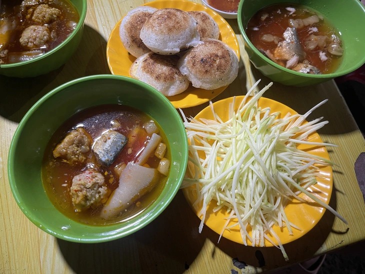 Bánh căn Phan Thiết - món ăn nổi bật khi du lịch giỗ Tổ Hùng Vương