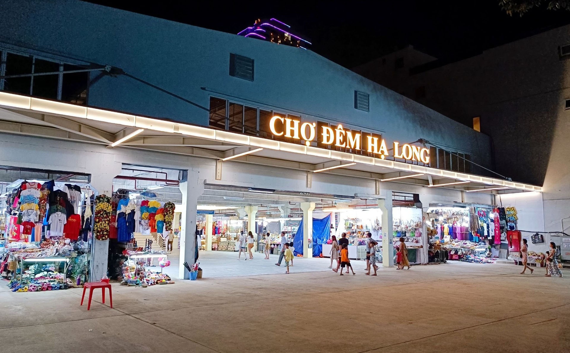 Khám phá chợ đêm Hạ Long