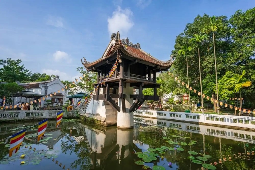 Chùa Một Cột biểu tượng khi du lịch Hà Nội